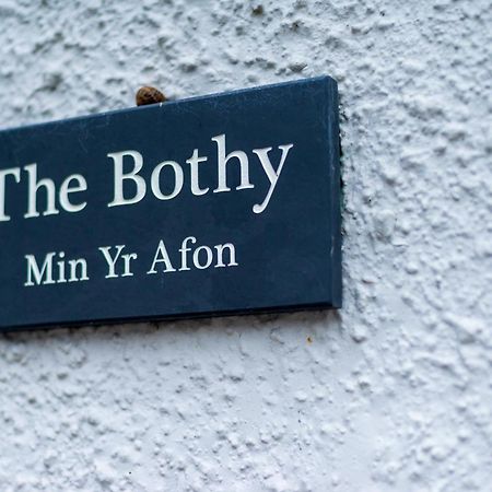 Riverside Bothy In Heart Of Scenic Harbour Village Solva Exterior foto