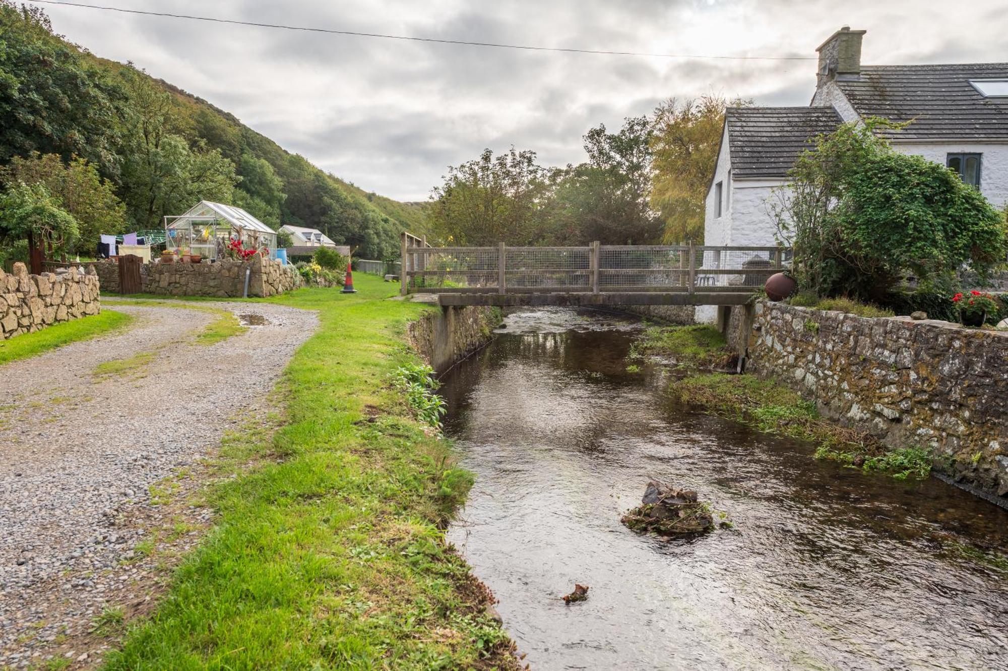 Riverside Bothy In Heart Of Scenic Harbour Village Solva Exterior foto