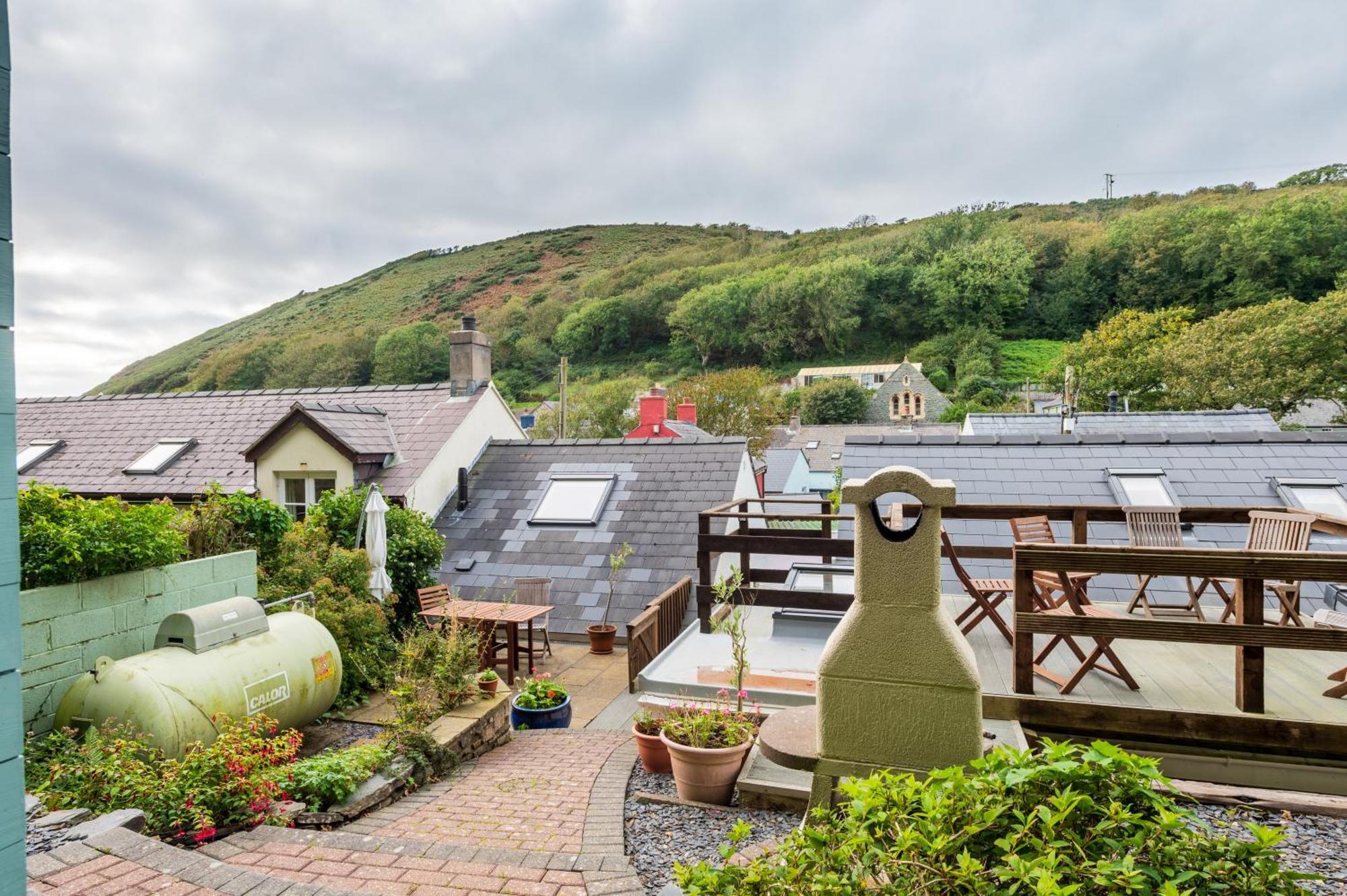 Riverside Bothy In Heart Of Scenic Harbour Village Solva Exterior foto